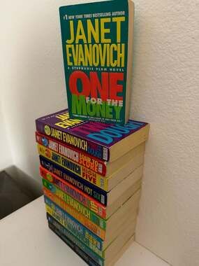 Janet Evanovich Stephanie Plum Book Lot Books 1-12 and 16